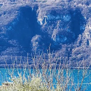 Apartment L'Ulivo Lake View Private Road 5 Kilometers From Varenna Appartement